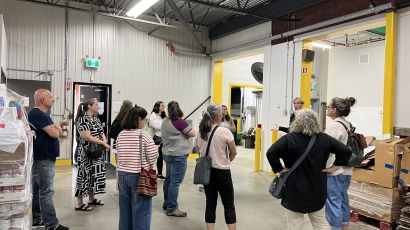 beau groupe de personnes engagées!