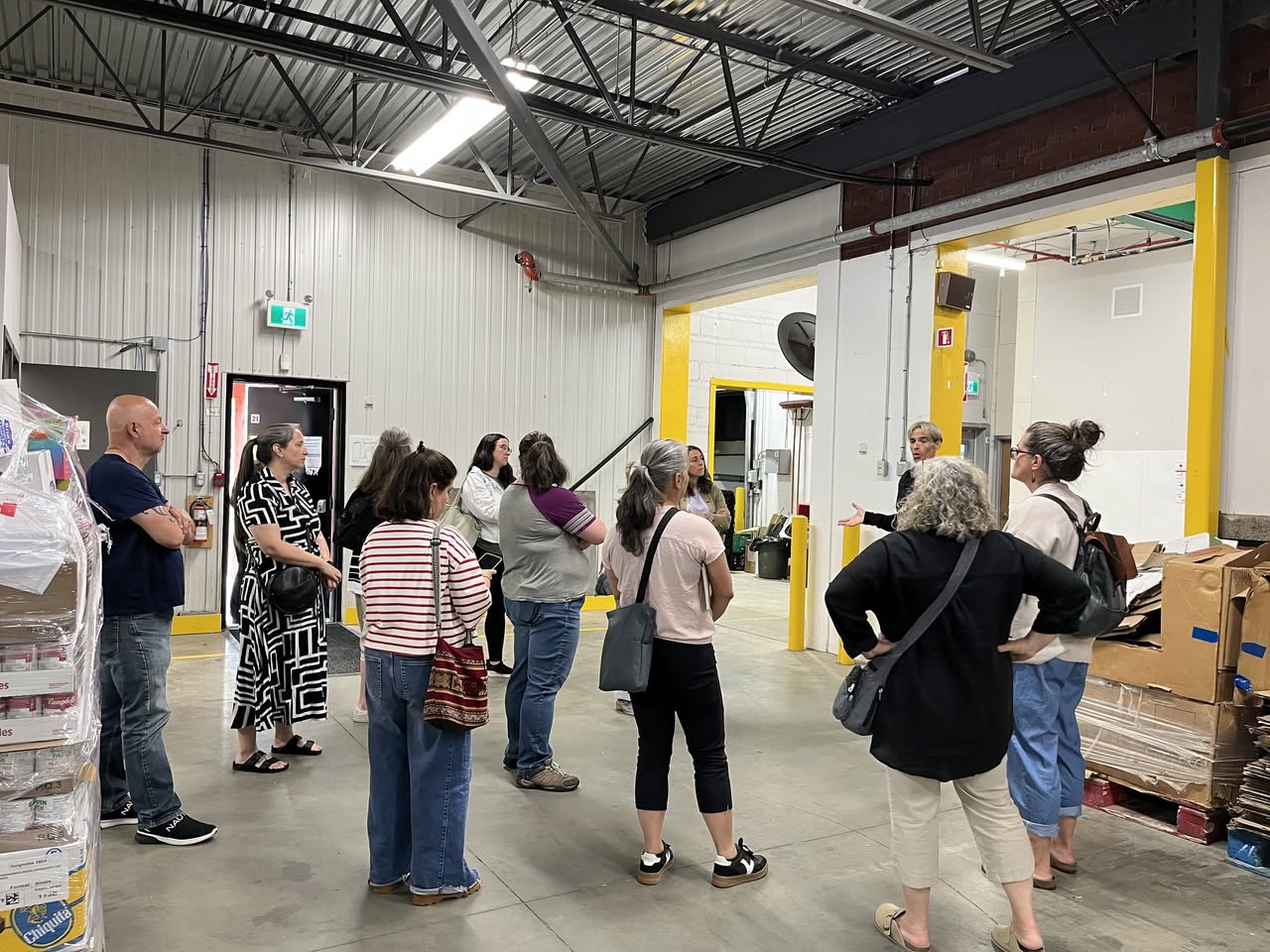 beau groupe de personnes engagées!